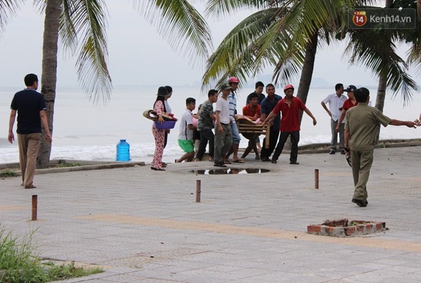 Hoảng hồn phát hiện bảo vệ bãi tắm ở Đà Nẵng chết gần miệng cống - Ảnh 2.