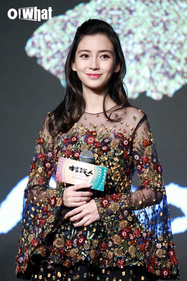 Bạn muốn được ở b&ecirc;n cạnh so&aacute;i ca -  mỹ nh&acirc;n n&agrave;o v&agrave;o những ng&agrave;y đầu năm 2017? - Ảnh 1.