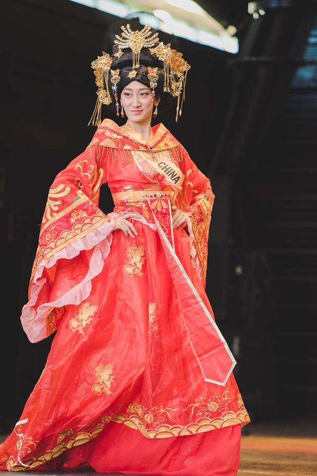Hoa hậu Trung Quốc tại Miss Grand International bị chê nhan sắc trông như đàn ông - Ảnh 2.