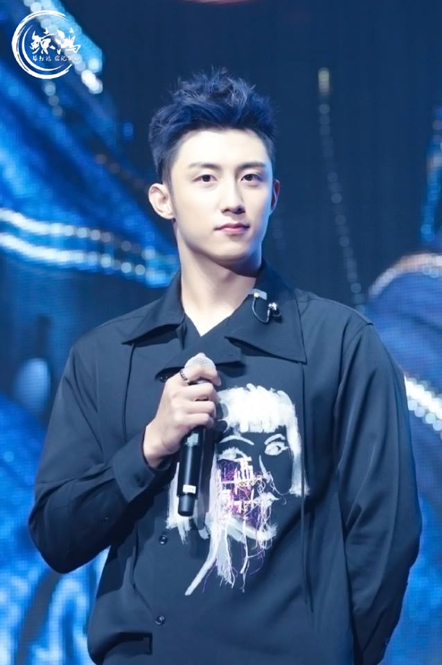 Cố Hải Ho&agrave;ng Cảnh Du mệt mỏi, mắt th&acirc;m quầng trong sự ch&agrave;o đ&oacute;n của 1000 fan H&agrave;n Quốc - Ảnh 14.