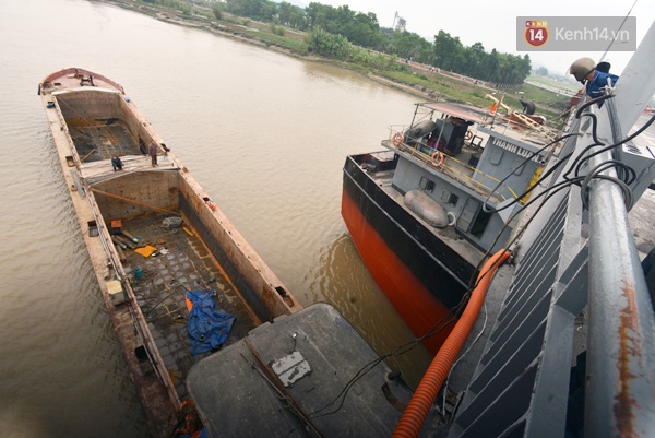 Giao th&ocirc;ng &aacute;ch tắc đi&ecirc;u đứng sau vụ t&agrave;u ngh&igrave;n tấn đ&acirc;m nứt to&aacute;c cầu An Th&aacute;i - Ảnh 16.