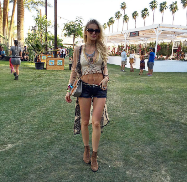 Coachella: Lễ hội nhiều cô nàng xinh và hot nhất nước Mỹ!  - Ảnh 15.