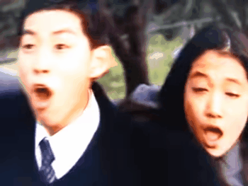 V&igrave; sao &ldquo;Doctors&rdquo; lại dễ bị so s&aacute;nh với &ldquo;Hậu Duệ Mặt Trời&rdquo;? - Ảnh 19.