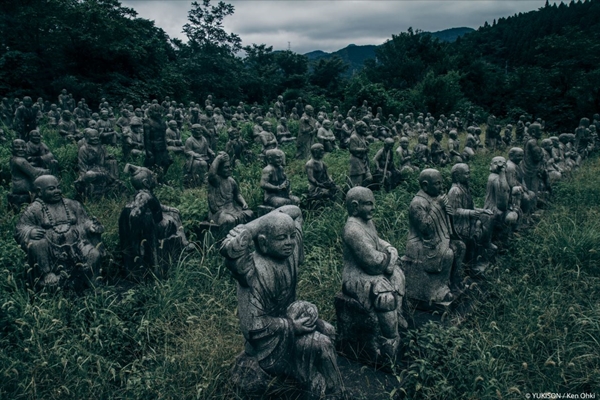 Nỗi ám ảnh từ những bức tượng biết đi tại công viên ma Nhật Bản - Ảnh 11.