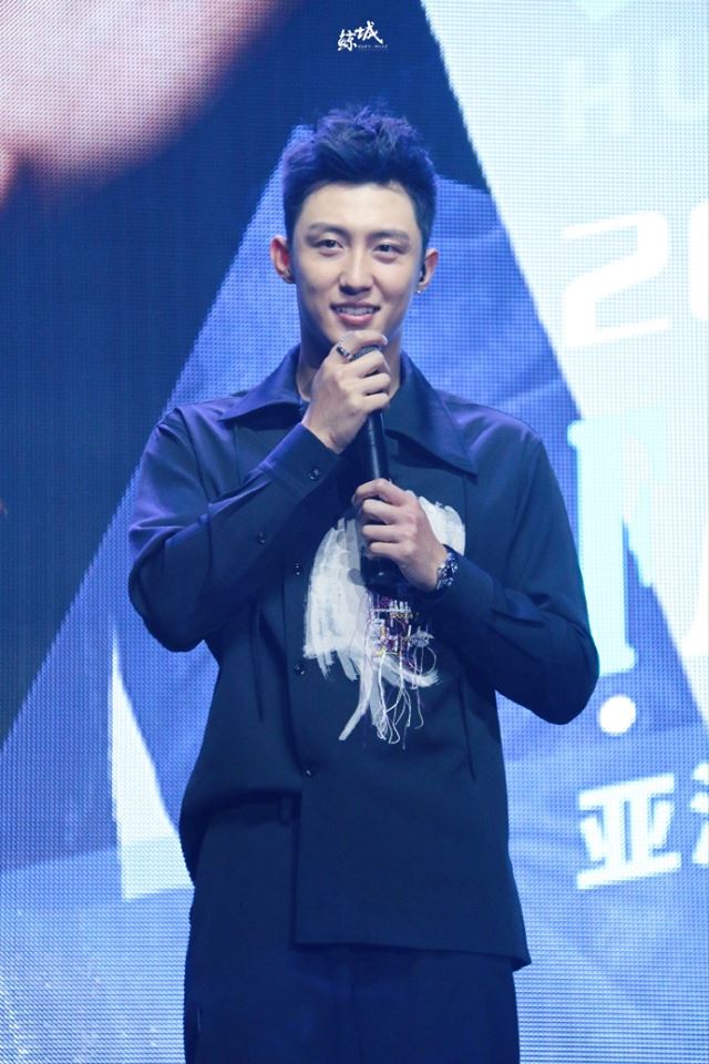 Cố Hải Ho&agrave;ng Cảnh Du mệt mỏi, mắt th&acirc;m quầng trong sự ch&agrave;o đ&oacute;n của 1000 fan H&agrave;n Quốc - Ảnh 13.