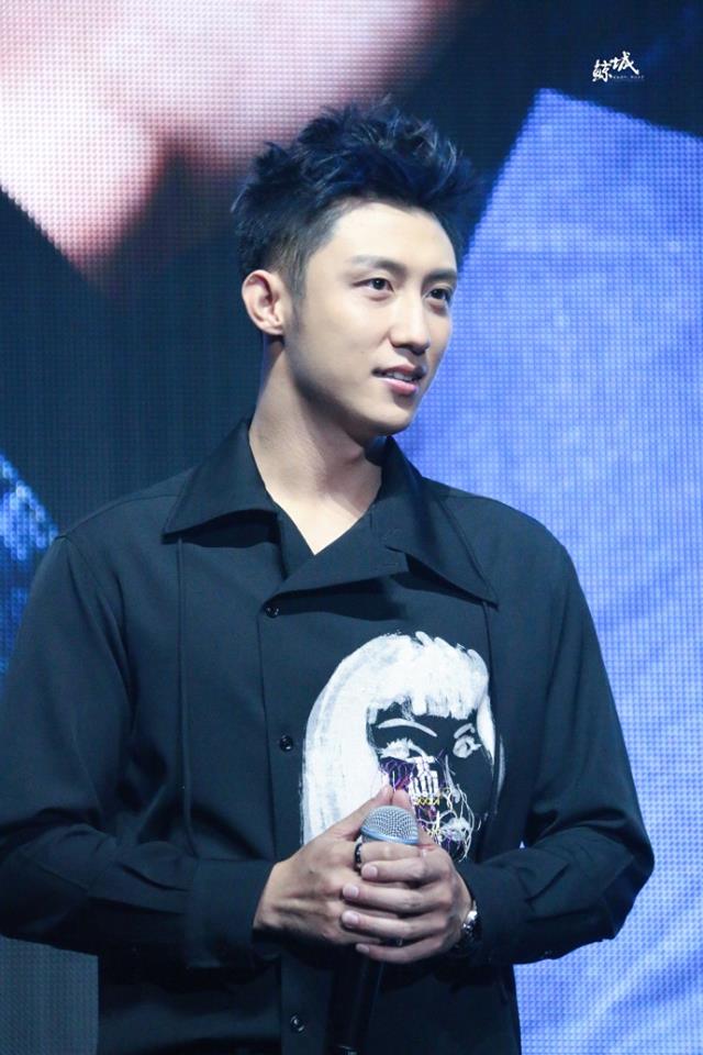 Cố Hải Ho&agrave;ng Cảnh Du mệt mỏi, mắt th&acirc;m quầng trong sự ch&agrave;o đ&oacute;n của 1000 fan H&agrave;n Quốc - Ảnh 16.