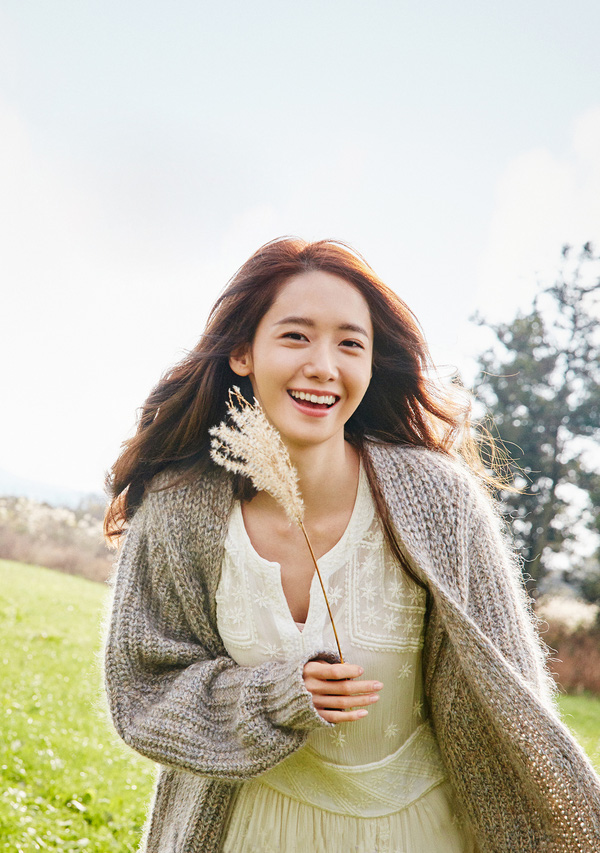 Yoona (SNSD): Cô gái sở hữu bộ sưu tập hơn 100 fan toàn là người nổi tiếng khắp châu Á - Ảnh 1.