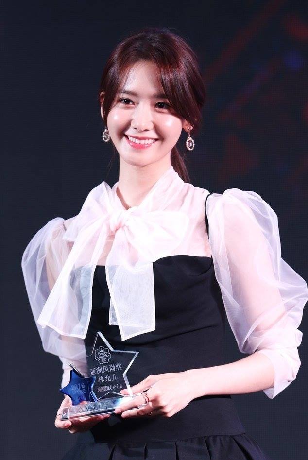 Bạn muốn được ở b&ecirc;n cạnh so&aacute;i ca -  mỹ nh&acirc;n n&agrave;o v&agrave;o những ng&agrave;y đầu năm 2017? - Ảnh 15.