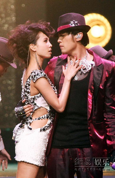 Chuyện t&igrave;nh y&ecirc;u showbiz Hoa ngữ: T&igrave;nh cũ của người n&agrave;y trở th&agrave;nh nửa kia của kẻ kh&aacute;c - Ảnh 18.