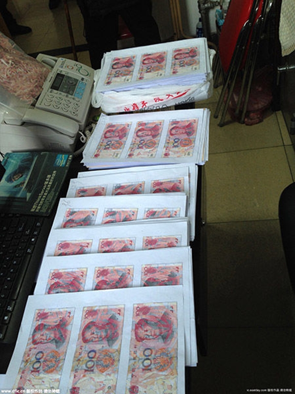 Cụ &ocirc;ng cắt vụn gần 500 triệu đồng, c&aacute;c con mất 3 th&aacute;ng gh&eacute;p lại từng tờ - Ảnh 2.