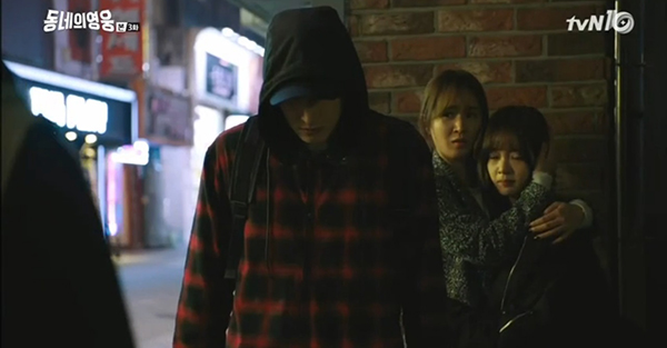 Neighborhood Hero: Yuri SNSD nhầm tưởng Lee Soo Hyuk là anh hùng đã cứu mình - Ảnh 3.