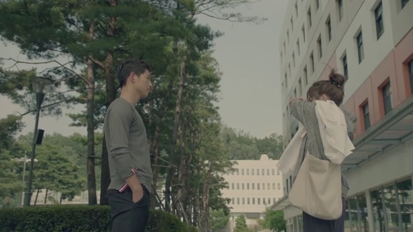 Song Joong Ki hôn đàn chị Song Hye Kyo mùi mẫn, lạnh lùng với hươu Lee Kwang Soo - Ảnh 20.