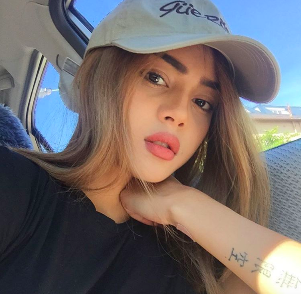 Nhờ 4 kiểu chụp hình này mà Lily Maymac dù bé xíu nhưng nhìn vẫn siêu sexy - Ảnh 7.