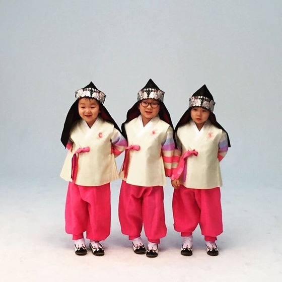 Sao Hàn xúng xính hanbok, sao Cbiz hóa Mỹ hầu vương gửi lời chúc đầu xuân Bính Thân - Ảnh 10.