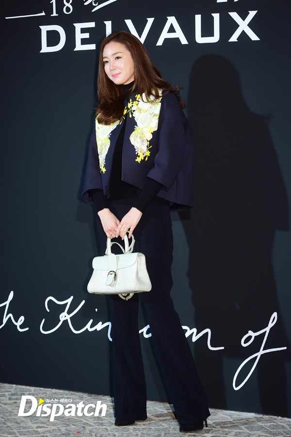 Krystal f(x) quyến rũ bất ngờ với tóc mới, đọ sắc bên đàn chị 40 tuổi Choi Ji Woo - Ảnh 8.