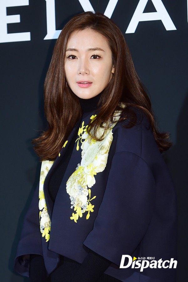 Krystal f(x) quyến rũ bất ngờ với tóc mới, đọ sắc bên đàn chị 40 tuổi Choi Ji Woo - Ảnh 12.
