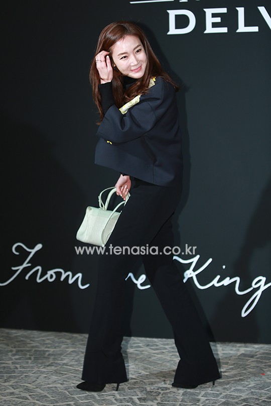 Krystal f(x) quyến rũ bất ngờ với tóc mới, đọ sắc bên đàn chị 40 tuổi Choi Ji Woo - Ảnh 9.