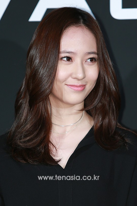 Krystal f(x) quyến rũ bất ngờ với tóc mới, đọ sắc bên đàn chị 40 tuổi Choi Ji Woo - Ảnh 7.