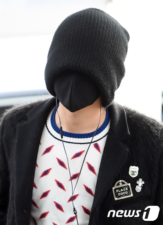 G-Dragon che mặt không thể kín hơn bên T.O.P (Big Bang) tại sân bay - Ảnh 9.