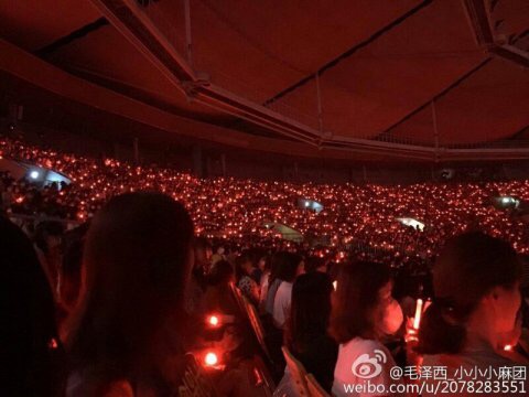Fan iKON lấy cắp ảnh biển đỏ trong concert DBSK và nhận là của iKON - Ảnh 2.