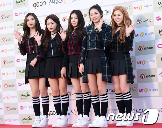 Loạt người đẹp Hàn khoe ngực đầy, chân dài tại thảm đỏ Gaon Chart K-pop Awards 2016 danh giá - Ảnh 20.
