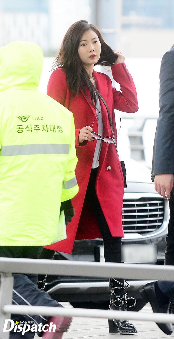 Tiffany (SNSD) mặt khác lạ, Hyuna bỗng đẹp ngây thơ tại sân bay - Ảnh 7.
