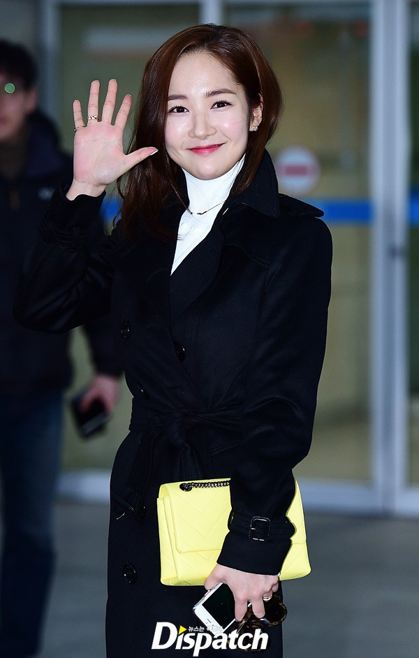 Tiffany (SNSD) mặt khác lạ, Hyuna bỗng đẹp ngây thơ tại sân bay - Ảnh 14.