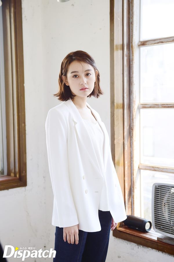 Loạt ảnh hậu trường đẹp như mơ của cặp đôi Yoon - Seo trong Hậu duệ mặt trời - Ảnh 11.