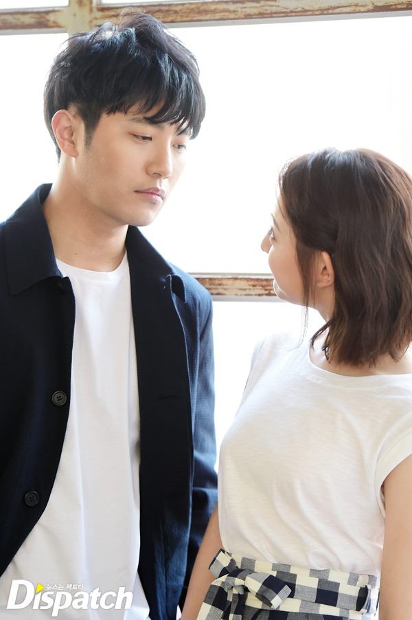 Loạt ảnh hậu trường đẹp như mơ của cặp đôi Yoon - Seo trong Hậu duệ mặt trời - Ảnh 18.