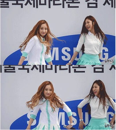 Th&agrave;nh vi&ecirc;n girlgroup v&ocirc; t&igrave;nh đ&aacute;nh tr&uacute;ng đầu nhau khi đang biểu diễn - Ảnh 3.