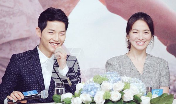 Song Hye Kyo - Song Joong Ki cười tít mắt, tình tứ tại họp báo Hồng Kông - Ảnh 23.