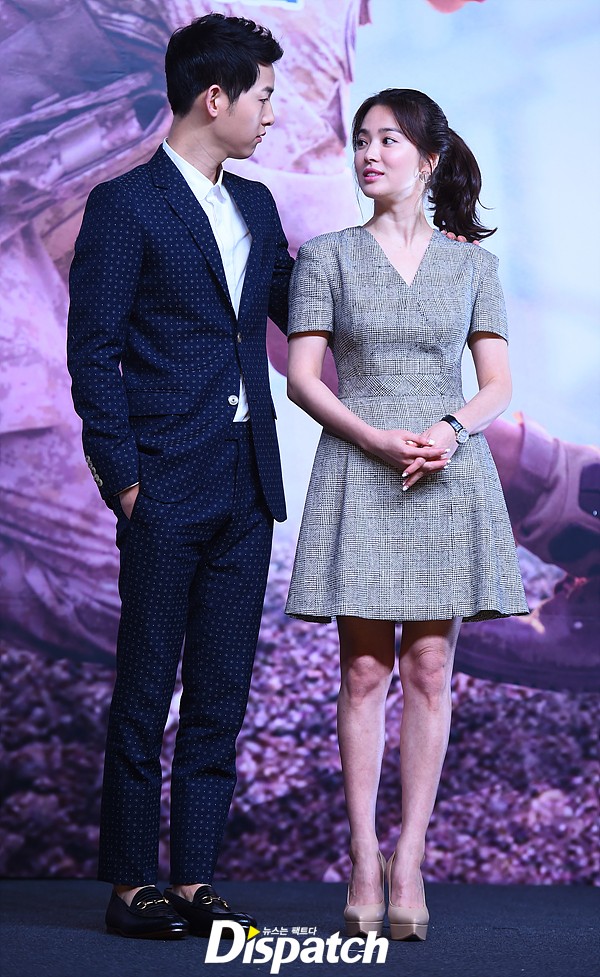 Song Hye Kyo - Song Joong Ki cười tít mắt, tình tứ tại họp báo Hồng Kông - Ảnh 11.