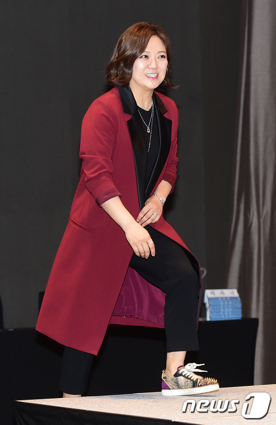 Tiffany (SNSD), bạn gái Taeyang cùng dàn nghệ sĩ nữ khoe dáng gợi cảm tại sự kiện - Ảnh 15.