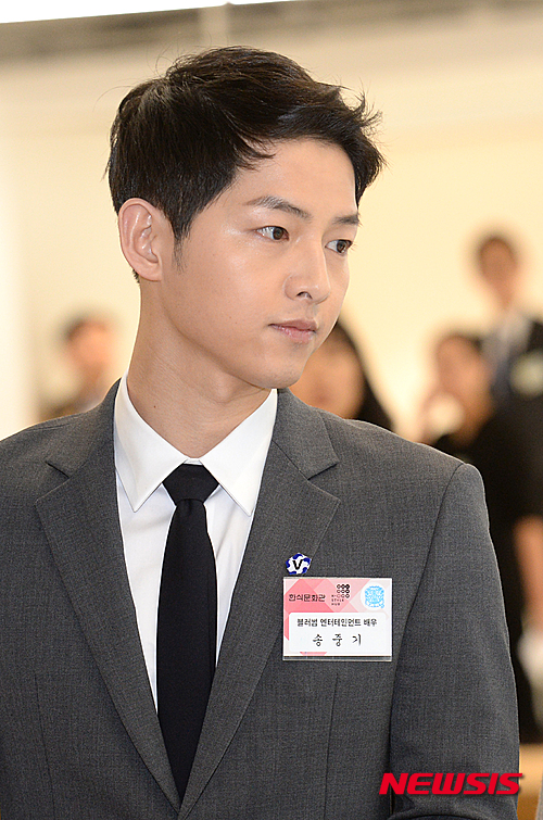 Song Joong Ki trở thành đại sứ danh dự, vinh dự bắt tay tổng thống Hàn trong sự kiện - Ảnh 3.
