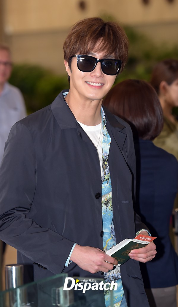 Lee Min Ho, Park Hae Jin cùng dàn mỹ nam xứ củ Sâm đồng loạt đổ bộ sân bay - Ảnh 8.