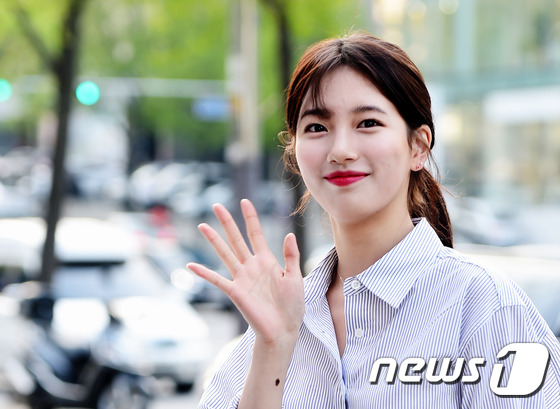 Suzy rạng rỡ như nắng mai, sánh đôi bên tài tử điển trai Kim Woo Bin tại tiệc đóng máy - Ảnh 5.