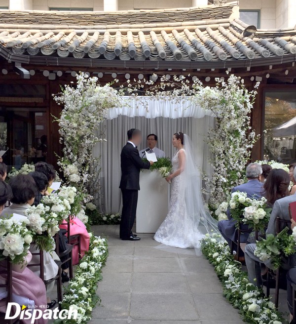 Vợ tài tử Jang Dong Gun đến dự đám cưới nữ diễn viên Chuyện tình Paris cùng con trai tài phiệt - Ảnh 6.