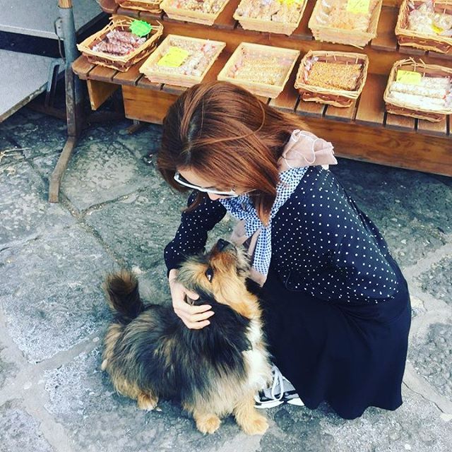 Khoe hình xinh đẹp tại Rome, Kim Tae Hee bị tố làm trò giữa đám đông du khách - Ảnh 4.