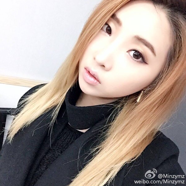 Rộ tin Minzy về cùng nhà với “nữ hoàng ballad” sau khi rời 2NE1 - Ảnh 1.