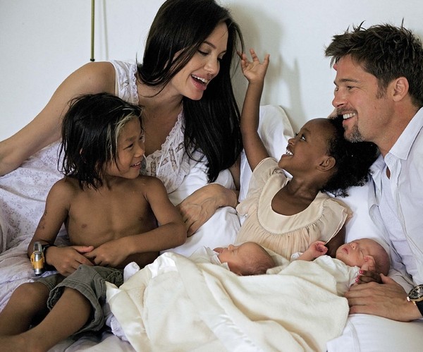 12 năm bên nhau, cặp đôi vàng Hollywood Angelina Jolie - Brad Pitt đã hạnh phúc đến ai cũng phải ngưỡng mộ! - Ảnh 31.