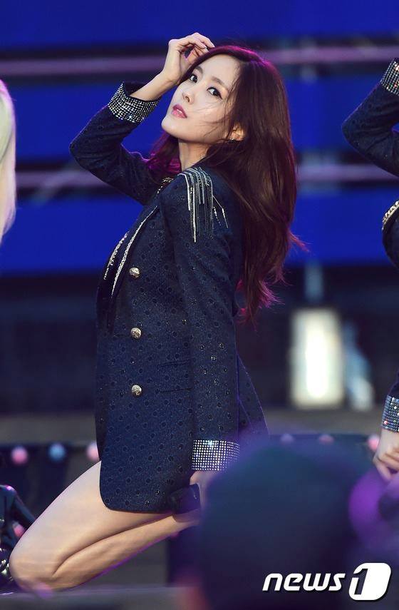 Clip: Đang biểu diễn thì nhạc tắt, T-ara tự ngâm thành tiếng nhạc nền và hát chay - Ảnh 4.