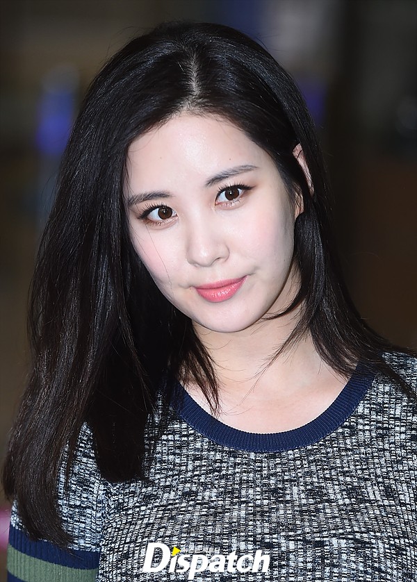 Jessica đeo cánh thiên thần, đụng độ em út Seohyun ngay tại sân bay - Ảnh 4.