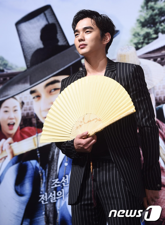 Mỹ nam Yoo Seung Ho b&oacute;ng bẩy lạ thường, đọ vẻ điển trai c&ugrave;ng Xiumin (EXO) - Ảnh 6.