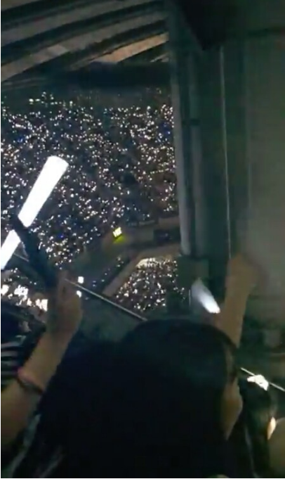 Fan EXO tố fandom khác nhỏ mọn vì tắt lightstick khi EXO biểu diễn tại Dream Concert - Ảnh 2.