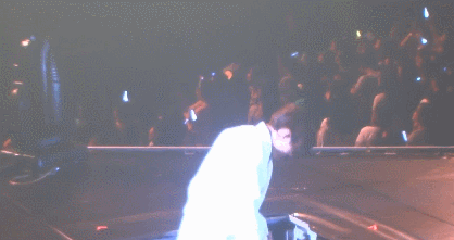 D.O. đứng như trời trồng v&agrave; ngơ ng&aacute;c giữa concert EXO - Ảnh 1.