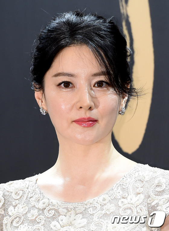 Lee Young Ae minh chứng vẻ đẹp nữ thần ng&agrave;y trở lại, đọ sắc lộng lẫy b&ecirc;n người đẹp Th&aacute;i - Ảnh 7.