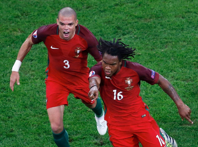 Sao trẻ l&agrave;m lu mờ Ronaldo ở Euro 2016 bị nghi gian lận tuổi - Ảnh 1.