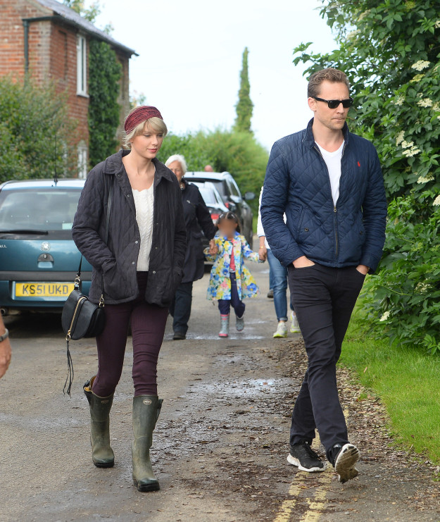 Thuyết &acirc;m mưu: Tom Hiddleston thực chất đang... diễn cho MV mới của Taylor Swift - Ảnh 4.