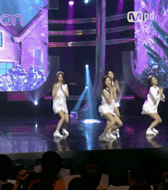 Girlgroup bảng cửu chương bị tố bắt chước vũ đạo của cả loạt girlgroup - Ảnh 3.