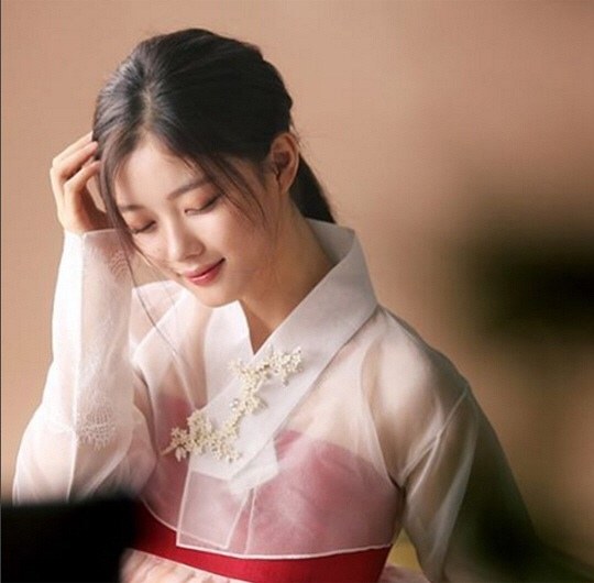 Vẻ đẹp tựa nữ thần tuổi 18 của sao nhí một thời Kim Yoo Jung khiến dân tình xôn xao - Ảnh 8.